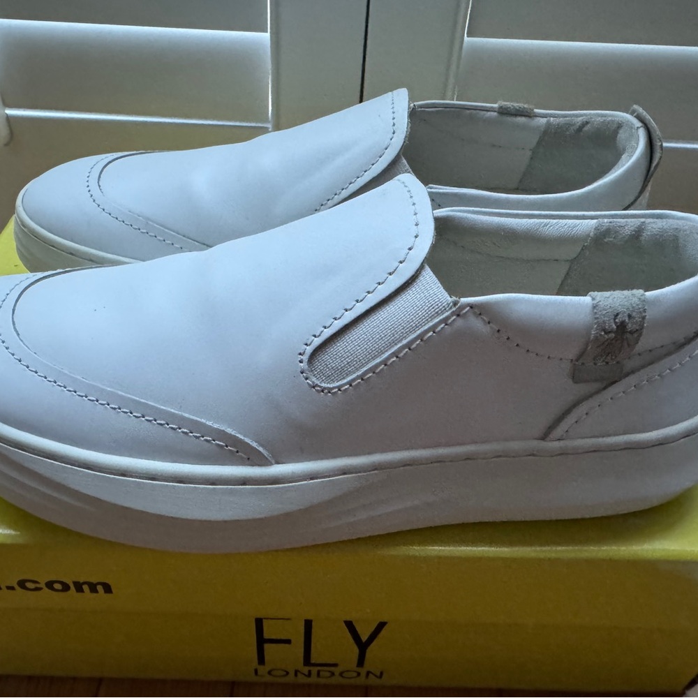FLY LONDON IMPOSSIBLE TO FIND! White Leather Sneakers with Embroidered Detail